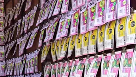 Kerala Lottery Results :  मंगलवार के दिन चमक गई इन लोगों की किस्मत, हाथ लगी करोड़ों की रकम