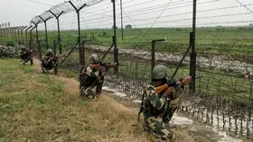 Jammu Kashmir: राजौरी के केरी सेक्टर में घुसपैठ की कोशिश नाकाम, एक आतंकी ढेर, सर्च ऑपरेशन जारी