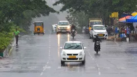 Weather Update: आज दिल्ली पहुंचेगा मानसून, कई राज्यों में भारी बारिश का अलर्ट, जानें कहां कैसा रहेगा मौसम