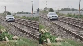 रेलवे लाइन पर तेजी से भगाई कार, वीडियो हुआ वायरल तो महिला हुई गिरफ्तार