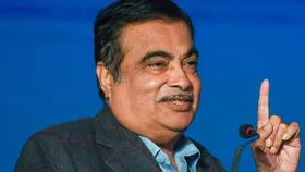 क्या अब दोपहिया वाहनों को भी देना होगा टोल टैक्स? नितिन गडकरी ने दिया जवाब