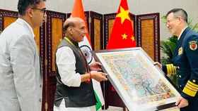 Rajnath Singh China Visit: राजनाथ सिंह ने चीनी रक्षा मंत्री को दी चार सलाह, मधुबनी पेंटिंग भी भेंट की