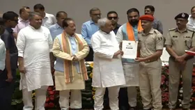 Bihar: सीएम नीतीश कुमार ने 21,391 नवनियुक्त सिपाहियों को सौंपे नियुक्ति पत्र, बापू सभागार में आयोजित हुआ कार्यक्रम