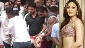 शेफाली जरीवाला का शव पहुंचा घर, अंतिम विदाई के लिए दुल्हन की तरह सजाया गया एक्ट्रेस का पार्थिव शरीर