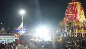 Jagannath Rath Yatra Stampede: अधिकारियों की अब खैर नहीं, भगदड़ मचते ही ओडिशा के CM ने लगा दी क्लास, ले लिया बड़ा फैसला