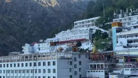 IRCTC Vaishno Devi Packages: वैष्णो देवी जाने वाले लोगों के लिए सुनहरा मौका, बजट फ्रैंडली प्लान IRCTC ने किया तैयार