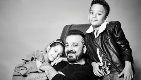 अपने बच्चों के फेवरेट हीरो नहीं हैं संजय दत्त, जानें किन यंग एक्टर्स के फैन हैं शाहरान और इकरा