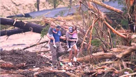 Texas Floods: टेक्सास में आई बाढ़ में बढ़ती जा रही मृतकों की संख्या, अब तक 104 लोगों के शव बरामद