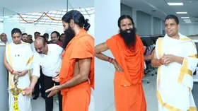 Patanjali: दुनिया के सबसे बड़े आयुर्वेदिक टेलीमेडिसिन सेंटर का हुआ उद्घाटन, अब घर बैठे मिलेगा इलाज