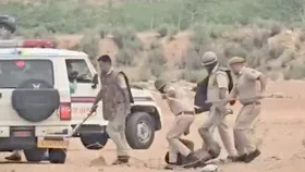 Jaisalmer Violence: जैसलमेर में दो गुटों के बीच बवाल, पुलिस पर हुआ पथराव
