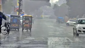 Bihar Weather News: बिहार में 15 जिलों में यलो अलर्ट, 16 जुलाई तक बारिश के आसार