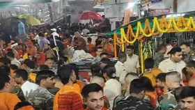 Sawan Somwar 2025 Live: सावन का पहला सोमवार आज, देशभर के मंदिरों में उमड़ी श्रद्धालुओं की भीड़