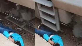 गुजर गई ट्रेन बचा गया युवक, देख लोगों ने कहा- 