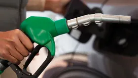 World's Cheapest Petrol-Diesel: पानी के भाव में मिलता है पेट्रोल और डीजल, सिर्फ दो-तीन रुपये है कीमत