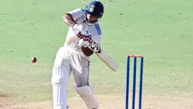 Vaibhav Suryavanshi: इंग्लैंड के खिलाफ 18 नंबर जर्सी पहनकर फिर उतरे वैभव सूर्यवंशी, बल्ले से रहे फ्लॉप