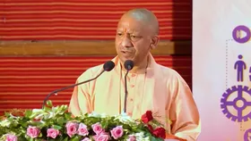 योगी सरकार ने गरीबों के लिए शुरू की खास योजना, परिवार के मुखिया को मिलेगी 18,400 रुपये महीने की नौकरी