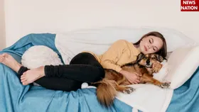 क्या आप भी अपने Dog को बेड पर सुलाते हैं, तो यहां जानिए कितना खतरनाक है