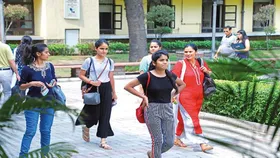 ये हैं दिल्ली विश्वविद्यालय के टॉप गर्ल्स कॉलेज, जहां पढ़ने का हर बेटी का होता है सपना