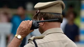 क्लास में पोर्न देख रहा था टीचर, छात्र ने पकड़ा तो उसका सिर दीवार पर दे मारा, पढ़ें पूरी घटना