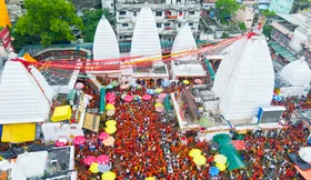 शिव की नगरी देवघर में आस्था का सैलाब, आठ दिनों में 8.7 लाख कांवरियों ने किया जलाभिषेक