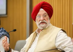 भारत की ऊर्जा कूटनीति वैश्विक तेल बाजार को स्थिर करने में निभा रही बड़ी भूमिका: हरदीप पुरी
