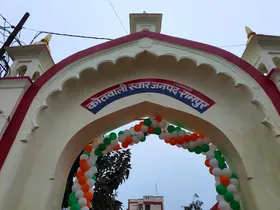 उत्तर प्रदेश : पुलिस मुठभेड़ में तीन बदमाश गिरफ्तार एक मौके से फरार, हथियार और कार बरामद