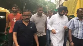 दिल्ली: ख्याला डबल मर्डर मामले में मृतक संदीप के परिवार से मिले मंत्री मनजिंदर सिंह सिरसा