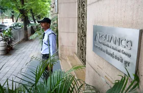 अनिल अंबानी की कंपनियों पर ईडी के छापों के बाद रिलायंस इन्फ्रा और पावर के शेयरों में लगा लोअर सर्किट