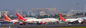 मुंबई इंटरनेशनल एयरपोर्ट को बम से उड़ाने की धमकी