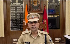 बिहार के मोतिहारी में पुलिस की बड़ी कामयाबी: दो लुटेरों को कराया सरेंडर, 5.35 लाख रुपए बरामद