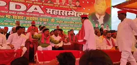 अयोध्या: सपा के 'पीडीए महासम्मेलन' में कुर्सी के लिए बवाल, कार्यकर्ता आपस में भिड़े