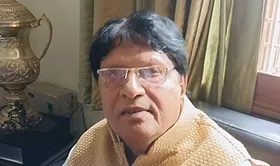 सीएम योगी भी मठ में रहते हैं, पहले उनको निकालो : रामजीलाल सुमन