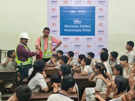 अदाणी इलेक्ट्रिसिटी ने मुंबई के स्कूलों और झुग्गी-झोपड़ियों में मानसून सुरक्षा जागरूकता अभियान चलाया