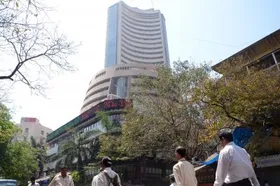 निफ्टी दिसंबर तक 26,889 के स्तर को छू सकता है, घरेलू अर्थव्यवस्था से जुड़े सेक्टर करेंगे अच्छा प्रदर्शन : रिपोर्ट