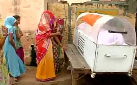 बंगाल से लेकर तमिलनाडु और अन्य चुनावी राज्यों में लोगों ने ऐसे मनाई जीत की खुशी