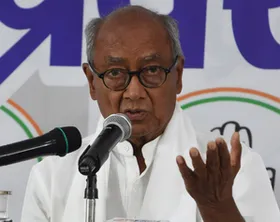 मंच पर न बैठने का फैसला संगठन को मजबूत करने की दिशा में कदम: दिग्विजय सिंह