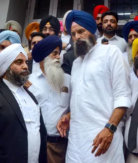 बिक्रम मजीठिया की मोहाली कोर्ट में पेशी, भगवंत मान बोले- कोई भी पावर या पद का अहंकार न करे
