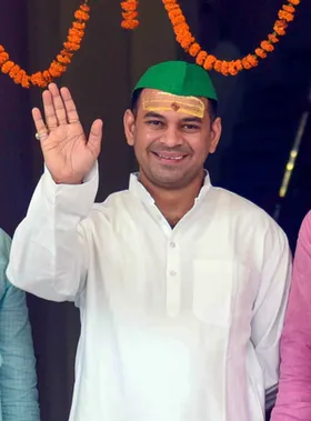 काशी विश्वनाथ धाम में रील विवाद: तेज प्रताप यादव के वीडियो पर बवाल, जांच के आदेश