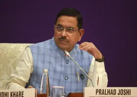 चिन्नास्वामी भगदड़ मामले में कांग्रेस को डी.के. शिवकुमार से इस्तीफा लेना चाहिए : प्रल्हाद जोशी