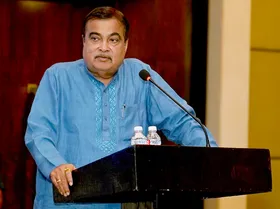 बार-बार फास्टैग रिचार्ज का झंझट होगा खत्म, नितिन गडकरी ने वार्षिक पास का किया ऐलान
