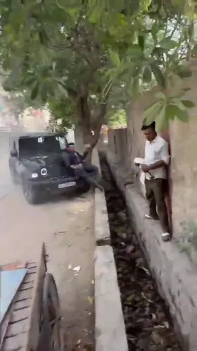 नोएडा में थार का कहर, युवक को रौंदा; गंभीर हालत में अस्पताल में भर्ती