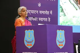 वित्त मंत्री ने डीआरआई से बड़े तस्करी नेटवर्क को तोड़ने और मादक पदार्थों के व्यापार पर अंकुश लगाने को कहा