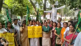 बिहार : मुजफ्फरपुर में नाबालिग बच्ची के साथ दुष्कर्म, अस्पतालों में अमानवीय व्यवहार के खिलाफ महिला राजद का आक्रोश मार्च