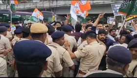 मुजफ्फरपुर दुष्कर्म कांड: कांग्रेस का पटना में जोरदार प्रदर्शन, स्वास्थ्य मंत्री मंगल पांडेय का आवास घेरा