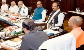 लखनऊ में 16वें वित्त आयोग की बैठक में यूपी सरकार ने अपनी आठ साल की उपलब्धियों को रखा