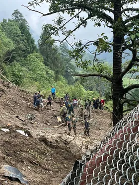 सिक्किमः लेफ्टिनेंट कर्नल के परिवार समेत तीन अन्य सैन्यकर्मी भूस्खलन के बाद लापता