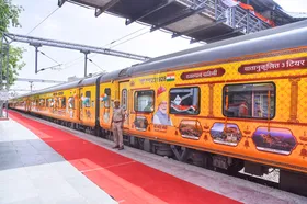 ट्रेन सुरक्षा बढ़ाने के लिए रेलवे करेगा एआई का इस्तेमाल, डीएफसीसीआईएल के साथ समझौता किया