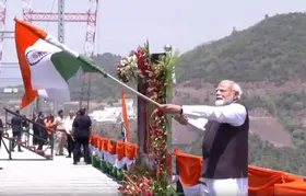 प्रधानमंत्री मोदी ने चेनाब पुल पर तिरंगा लहराया, पहलगाम की साजिश रचने वालों को करारा जवाब