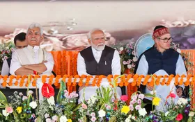 चीनी को पानी में घोल-घोल पी जाएंगे, प्रधानमंत्री को छात्र ने सुनाई कविता