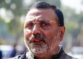 निशिकांत दुबे ने गांधी परिवार पर पाकिस्तान को नहर और डैम बनाने के लिए हजारों करोड़ रुपए देने का लगाया आरोप